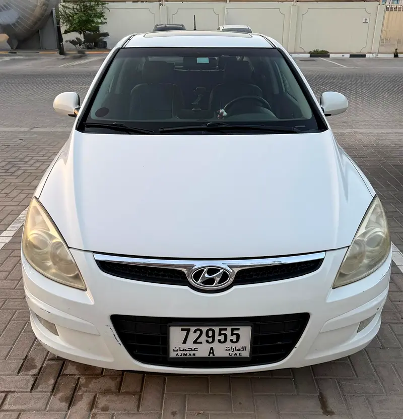 Hyundai i30 2011 — photo 1 of 4
