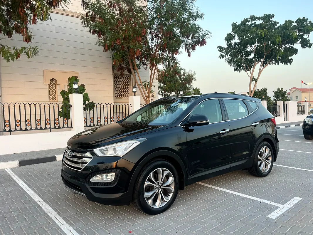 Hyundai Santa Fe 2015 — photo 1 of 18
