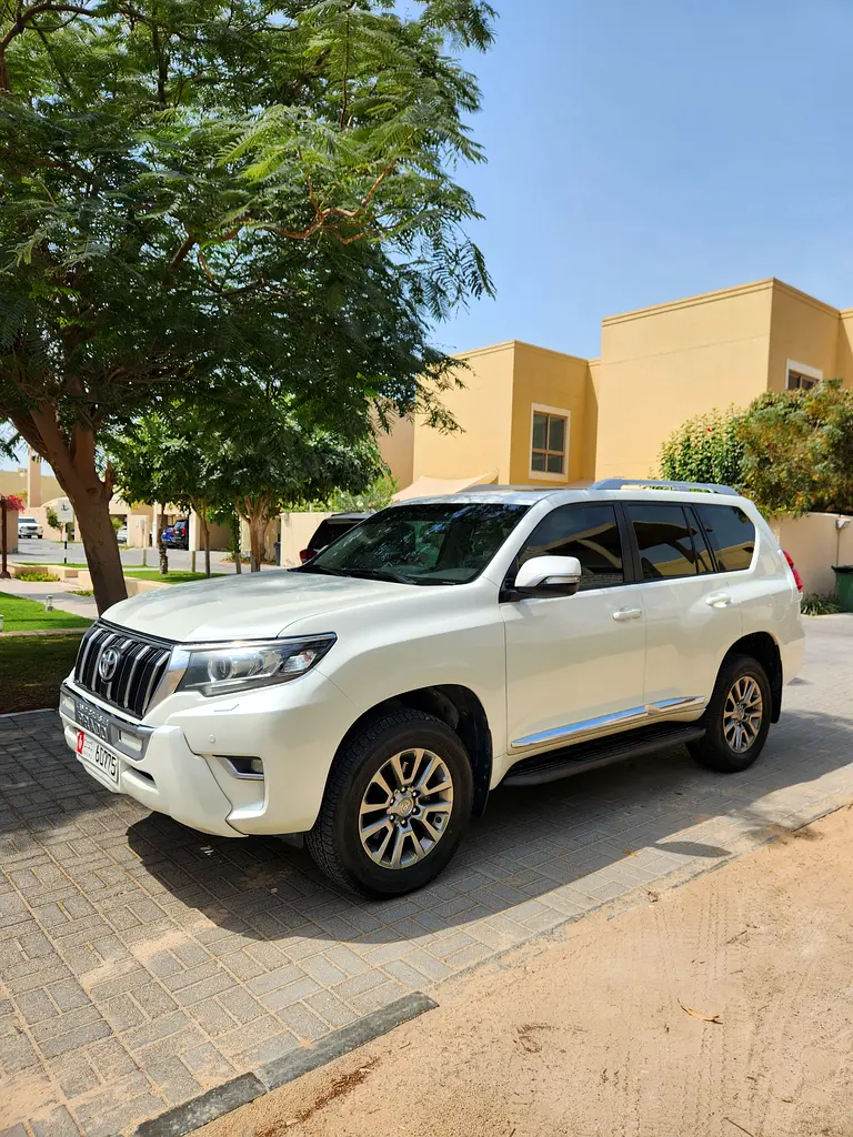Toyota Prado 2018 — photo 1 of 13