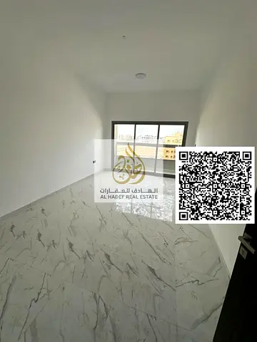 شقة غرفة وصالة أول ساكن بالجرف 3، 2 حمام، غرفة ماستر، خزائن حائط وبلكونة، إيجار 32,000 على 4 دفعات + شهر مجانًا، تأمين شيك 5,000 درهم تشطيبات راقي جدا