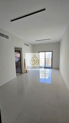 الايجارسنوي في عجمان منطقة النعيميه 1 قريب من المدرسة الحكمه البنايه عائلات  اول سكن شقه غرفتين وصاله تكيف مركزي 3 حمام مع بلكونه اطلاله خزانات بالحوا