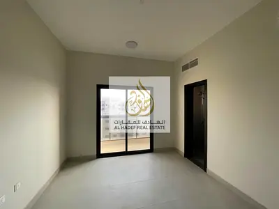 للإيجار في إمارة عجمان شقة مميزة رقم 207 في بناية الجرف بمواصفات عالية وموقع جيد يناسب العائلات والأفراد الباحثين عن سكن واسع ومريح. الشقة تتكون من غر