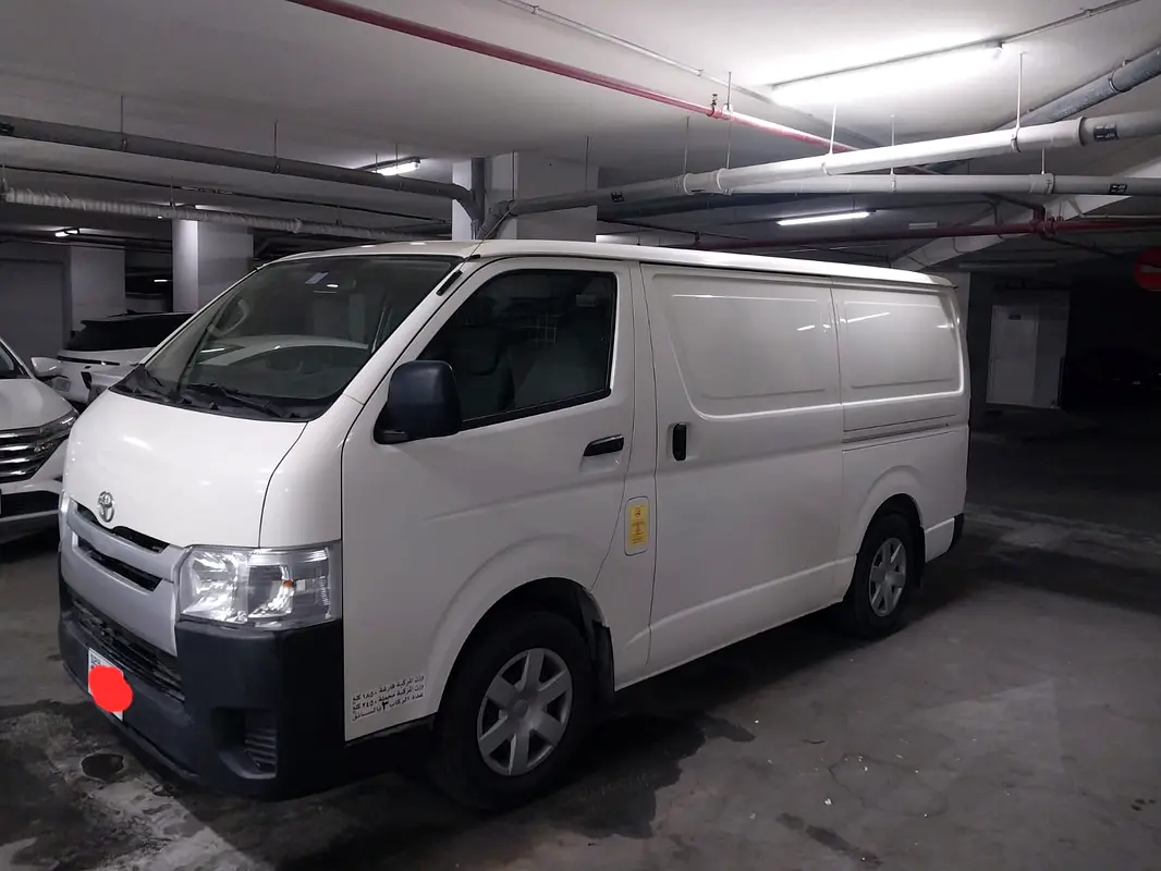 Toyota Hiace 2022 — photo 1 of 7