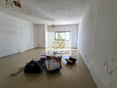 شقة 3 غرف وصالة للإيجار في المجاز 1 بالشارقة بعقد عزاب صريح مع غرفة خادمة و2 بلكونة ومساحات واسعة جداً وتسهيلات دفع حتى 6 دفعات