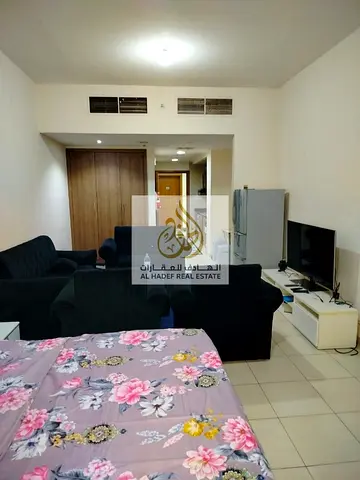 استوديو مع مطبخ شبه منفصل وباركنج وحديقه خاص داخل التاور مساحه ممتازه جدا للاستثمار والسكن داخل عجمان وباقل الاسعار