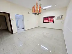 5 Bed room 5 washroom +Hall Majlis maids room 2 gate yard 3 master room 85k