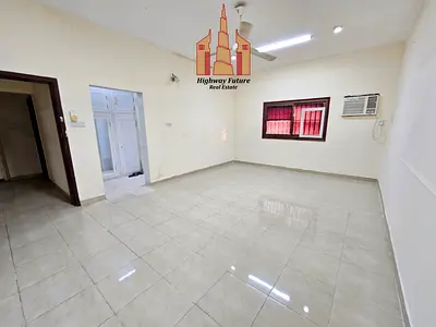 5 Bed room 5 washroom +Hall Majlis maids room 2 gate yard 3 master room 85k