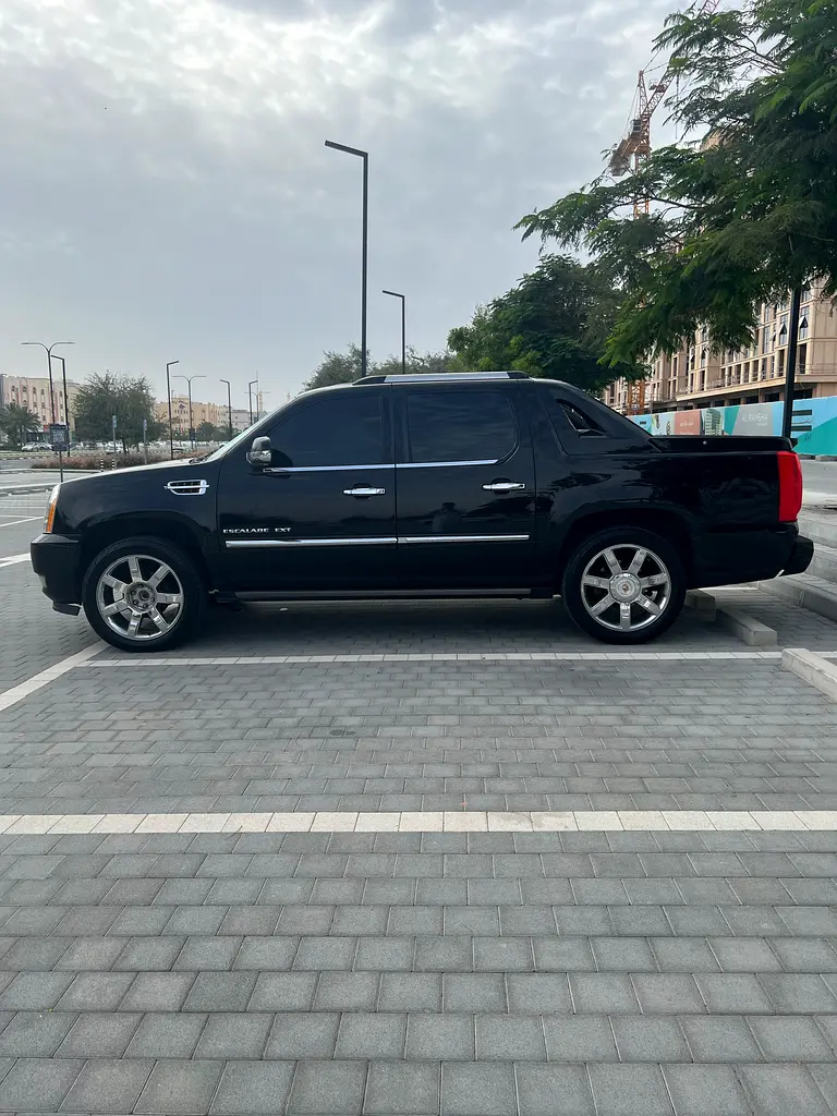 Cadillac Escalade 2013 — photo 1 of 7