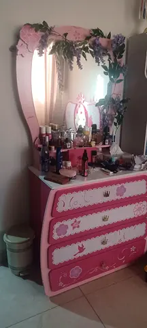 Pink Princess Dresser with Mirror — Kids/Teen Vanity Set