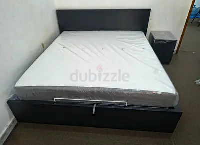 IKEA hydraulic king‑size bed (180 × 200 cm) with  IKEA mattress