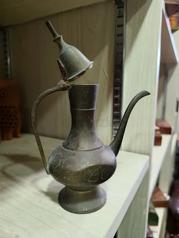 Vintage Brass Middle Eastern Coffee Pot (Dallah) - Decorative Collectible 16cm tall