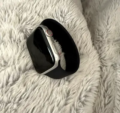 Used Apple Watch Series SE 2nd cellular +GPS  (Silver Case, Black Sport Band) - Good Condition