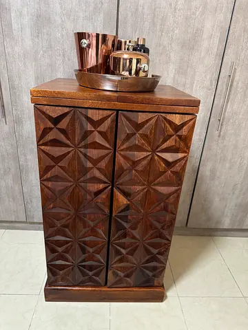Solid Wood Carved 2-Door bar, with 21 fine various bottles and frre elegant accessories