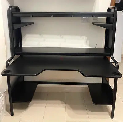 Gaming / Computer Desk with Storage Shelves – Excellent Condition