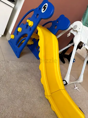 Indoor plastic toddler slide — good condition