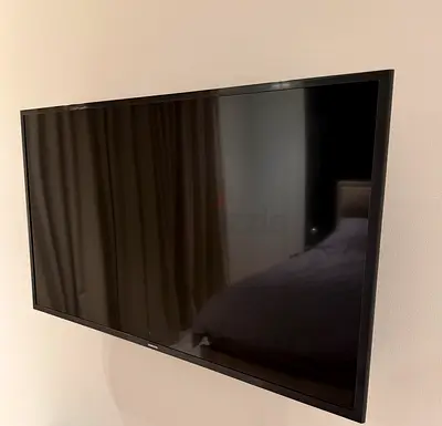 2x Samsung 40-43 Flat Panel TV - Good Working Condition