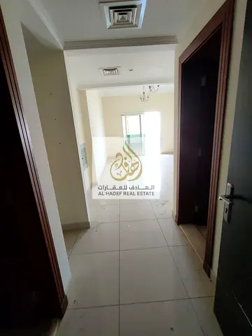 شقة غرفتين ماستر وصالة للإيجار في الشارقة التعاون مع باركن مجاني وموقع مميز وقريب من جميع الخدمات