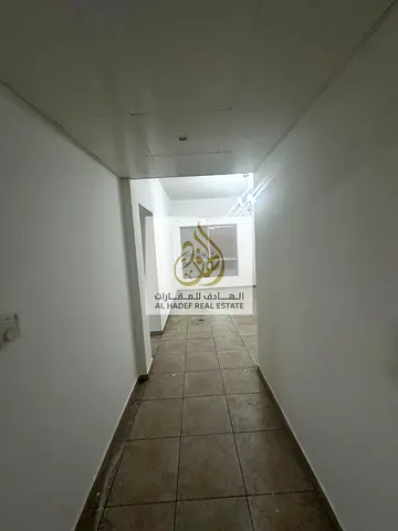 استوديو للإيجار في الشارقة المجاز 2 بموقع مميز قريب من الكورنيش والخدمات وتصميم عملي مناسب للسكن