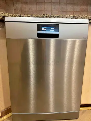 Siemens iq700 dishwasher new model three rack slightly used
