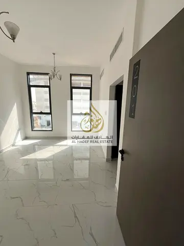 غرفه وصاله مع اتنين حمام تاني ساكن من اكبر المساحات الحديثه داخل عجمان موقعها متميز وقريب لكل الخدمات
