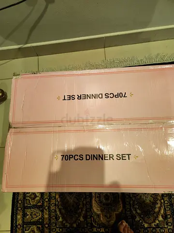70 PIECE DINNER SET