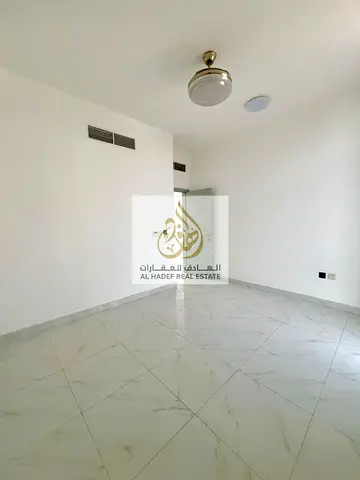 غرفتين وصالة للإيجار بالروضة 3 قريب شارع عمار، 2 حمام وبلكونة، مساحة كبيرة وتشطيب راقي، ثاني ساكن السعر 32 ألف كاش.تشطيبات راقيه جدا وممتازه موقع مميز