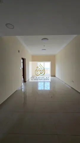 🏡✨ شقة غرفة وصالة أول ساكن في الجرف 3 – بناية عائلات فقط، موقع مميز قريب من مخرج دبي والشارقة والسوق الصيني، مع بلكونة وخزائن بالحائط
