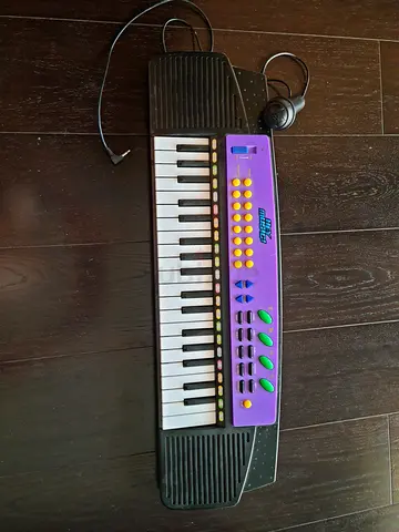 Small  Portable Electronic Keyboard with Headphones