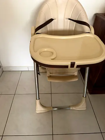Kids feeding chair