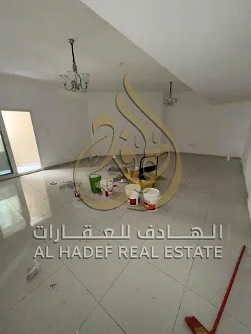 لقطة العمر على مخرج دبي مباشرة في التعاون! شقة غرفتين وصالة مع بلكونة (الغرفتين ماستر بالكامل) – تكييف وباركنج وجيم ومسبح وصيانة مجاناً، وعلى 4 دفعات