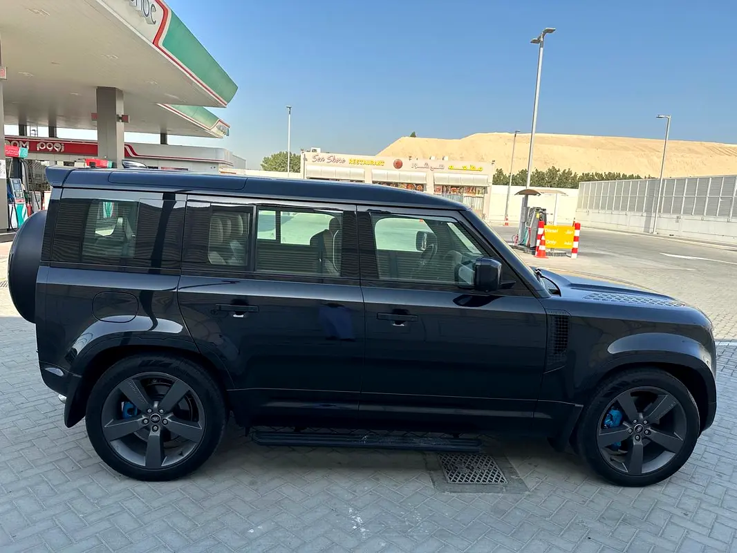 Land Rover Defender 2025 — photo 1 of 7