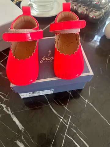 Brand-new bright pink baby girl patent mary-jane shoes, size 21, jacadi