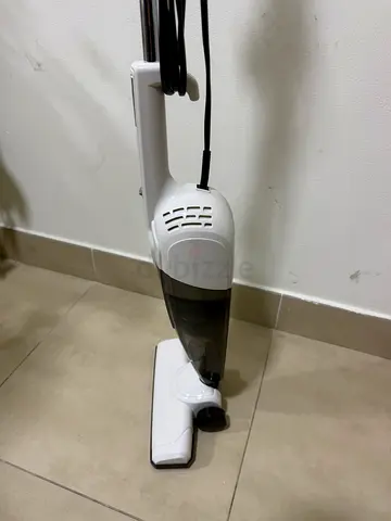 Lightweight stick vacuum cleaner - good working condition