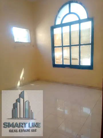 Limited time offer 1bhk with balcony family bulding outside free parking available rent only 20k