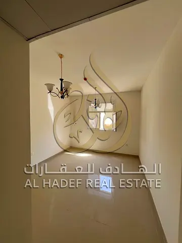 للإيجار في الشارقة – مويلح القديمة | غرفة وصالة تاني ساكن بموقع مميز قريب من جميع الخدمات | الدفع على 4 دفعات | باركينج ترابي متوفر أسفل البناية | تأم