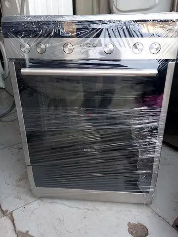 Siemens Stainless Steel Free-Standing Electric Cooker (Good Condition)