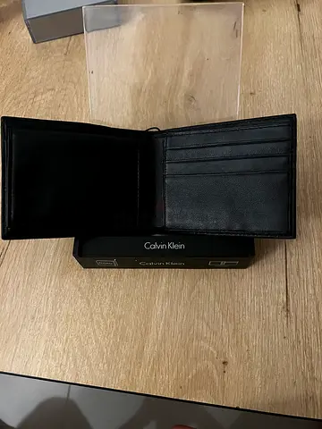 Calvin Klein black bi-fold leather wallet - new