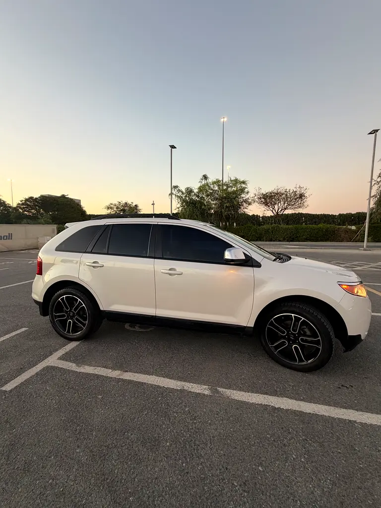 Ford Edge 2014 — photo 1 of 8