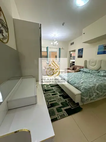 استديو مفروش مساحه كبيره مع بلكونه ومطبخ منفصل شامل الفواتير مع الباركن