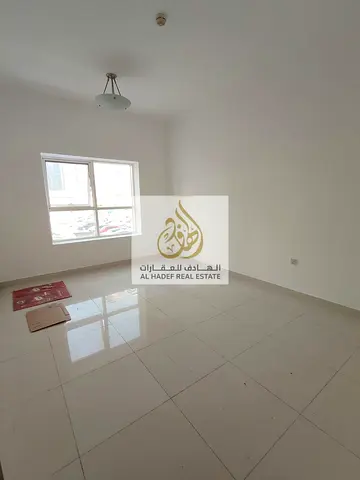 متاح للإيجار السنوي في إمارة الشارقة منطقة الخان شقة غرفتين وصالة بموقع مميز جداً وقريب من جميع الخدمات الأساسية والمرافق الحيوية مثل المواصلات العامة