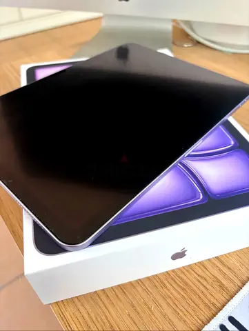 iPad Air M3 11-inch Wi‑Fi 256GB - (International) only for 2000