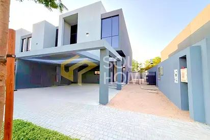 Elegant Townhouse | Huge Plot | Near to Pool