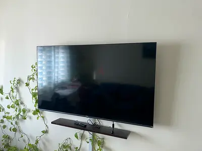 55 inch Flat Screen TV - Hisense Good Working Condition)