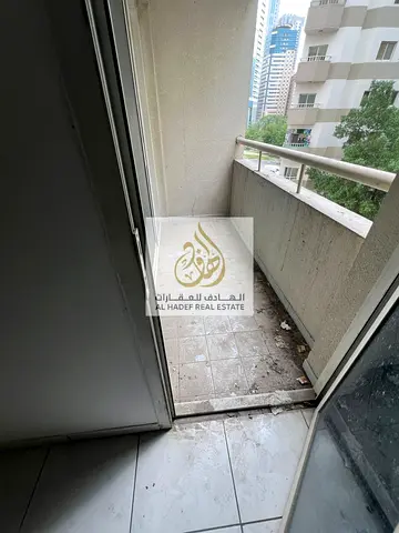 شقة غرفتين وصالة و احده ماستر و2 حمام وستور بالمجاز 2 قريب من مخرج دبي ✨