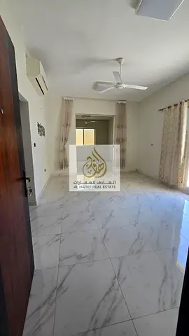 الايجارسنوي عجمان الروضه 3 جنب مطعم ومطبخ الغواص وافرع دي مول البنايه عائلات مع مسيح وجيم غرفتين وصاله  مع روف كبير مطبخ منفصل3 حمام الغرفه ماستر مساح
