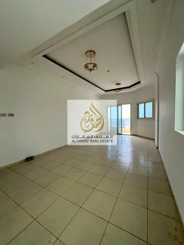 للإيجار السنوي في الشارقة – المجاز 3 | شقة 3 غرف وصالة مع بلكونة | سكن عائلات | الشقة جاهزة للسكن | تأمين شيك لا يُصرف | موقع مميز قريب من البحيرة وجم