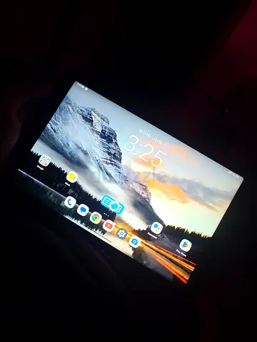 Tablet in good working condition - 10 Android tablet with charger