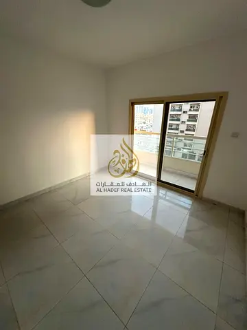 غرفة وصالة للإيجار السنوي في موقع مميز بعجمان – النعيمية على شارع الملك فيصل، قريب من جسر غلفا ومطعم الكباب الأفغاني، مما يوفر سهولة الوصول إلى جميع ا