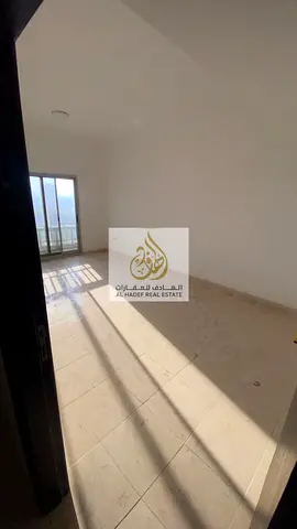 للإيجــــــــــــار السنوي في عجمان  شقة مميزة تقع في منطقة النعيمية على شارع الاتحاد مباشرة، في موقع حيوي قريب من جميع الخدمات وسهل الوصول إلى دبي وا