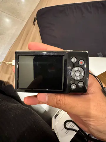 Canon IXUS 185 compact digital camera (small point-and-shoot) with carry case- working condition
